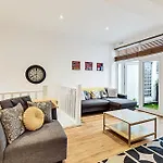 Modern Comfort Two Bedroom Gem On The Rye